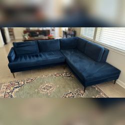 West Elm Andes Sectional, Ink Blue Velvet, Left 2.5-Seater + Chaise - Good – Riverside County, CA