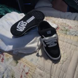 🇺🇸🎊👟"VANS"Tennis Shoes Or Snickers Or Skaters Van s$45.65.