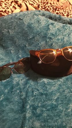 2 Tom Ford glasses