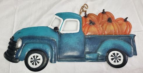 24" large embossed Halloween all Metal Pick-up Truck Decoration.