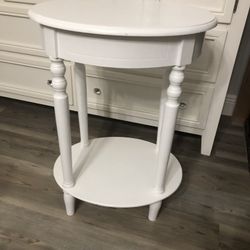 End table nigh stand White wood