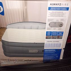 Serta Queen size Air Mattress