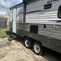 Grey Wolf 29FT – Bunks + Bedroom – A/C – Clean Title
