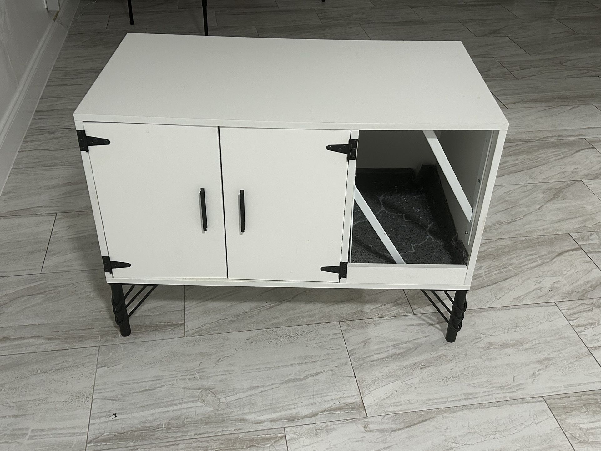 Cat Litter Box / Enclosure 