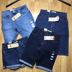 Womens Levi’s Shorts And Skirt Size 27 Brand New