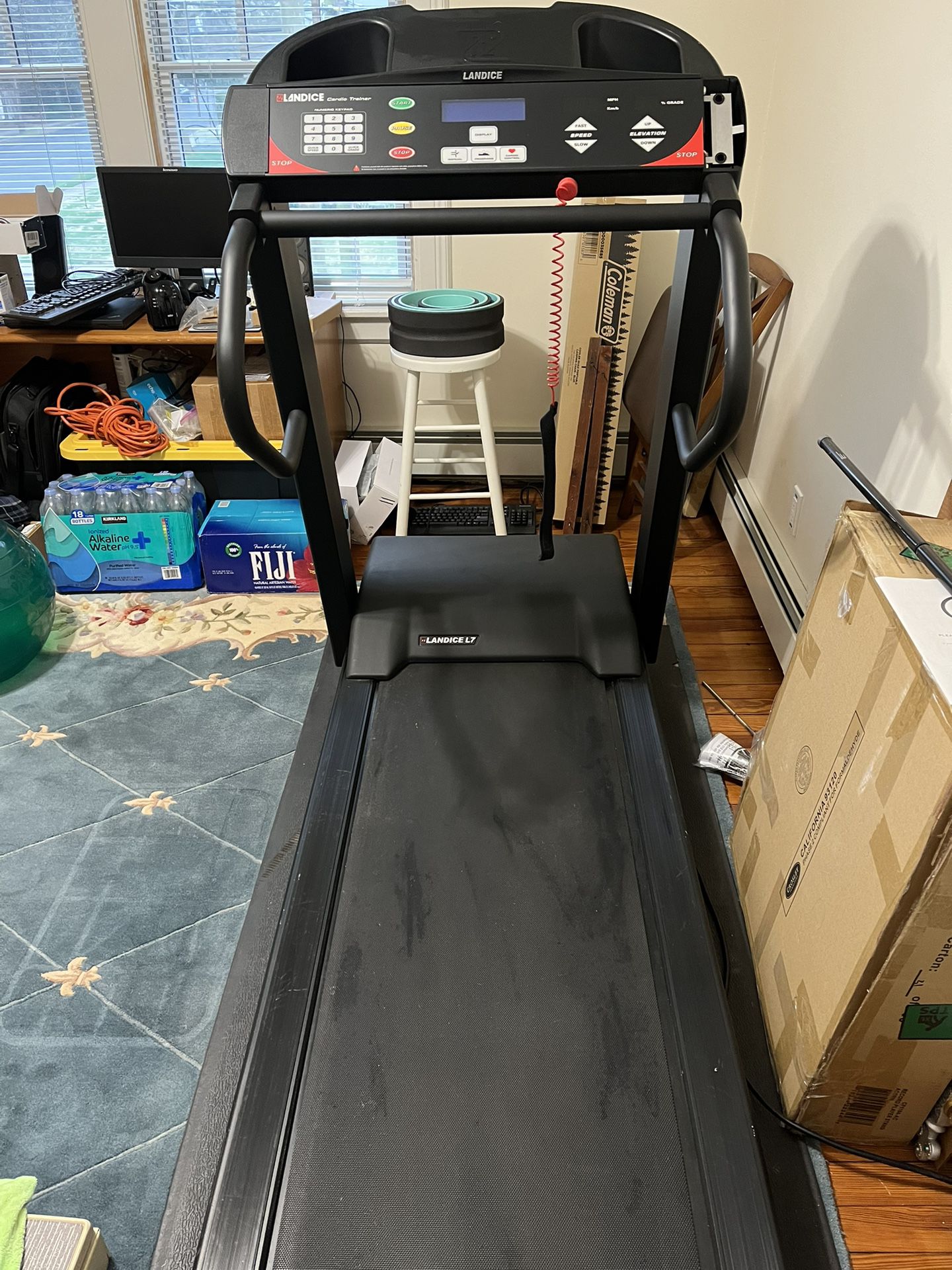 Landice L7 Treadmill in excellent condition with manuals FREE NEED A PICKUP TRUCK COME & GET IT