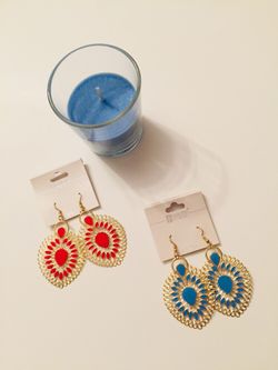 Bundle of 2 pairs of attractive dangle earrings