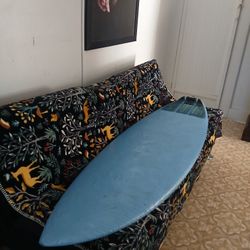 5'10 Surfboard (Like New)