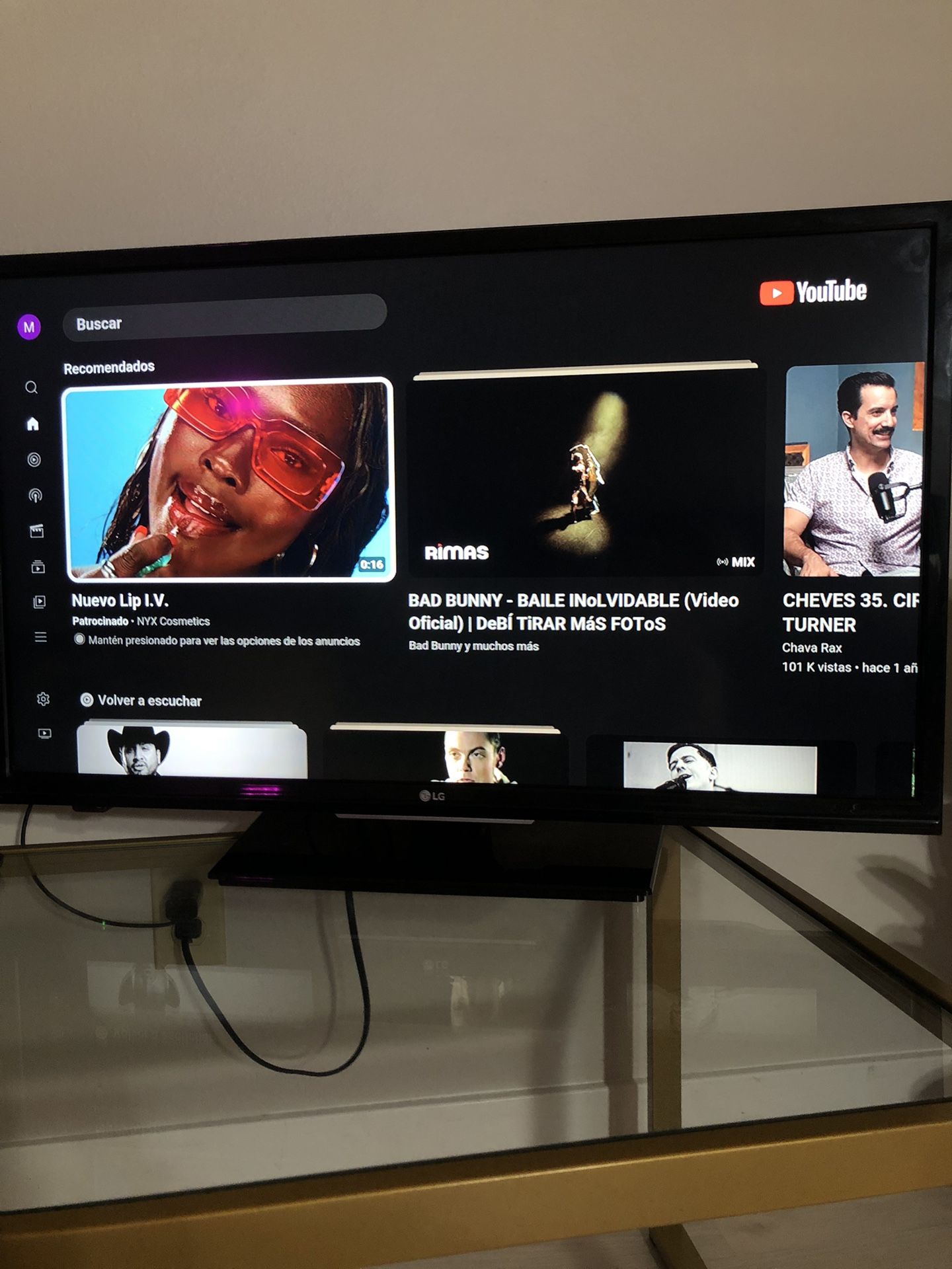LG 32”
