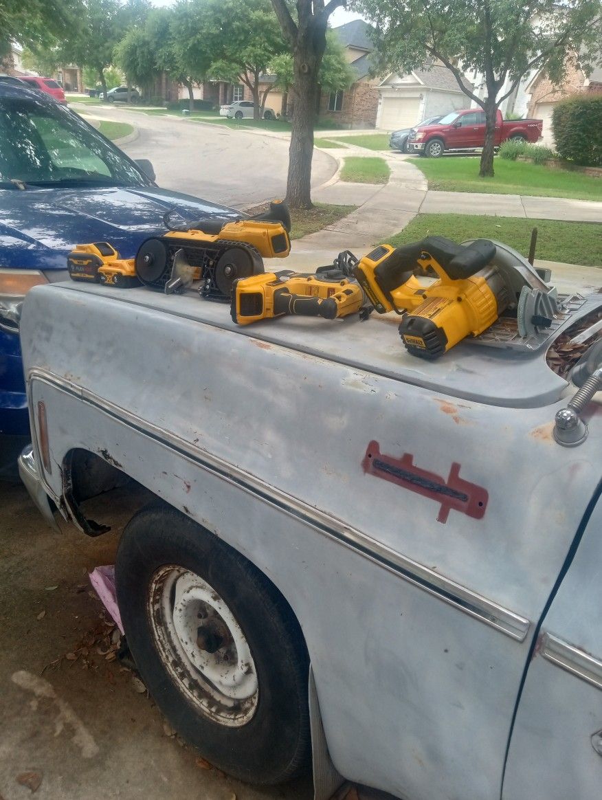 DeWalt Various 550.00 Dollars