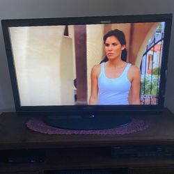 Insignia 42 inch LCD TV