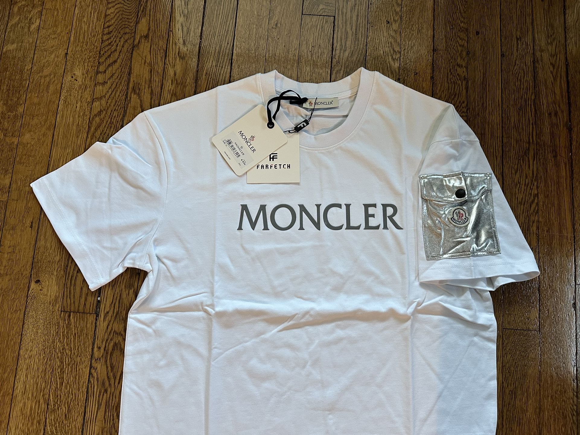 Moncler T-shirt Color White 