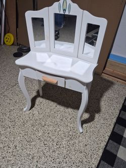 Kids White Wooden Vanity Table with Mirror