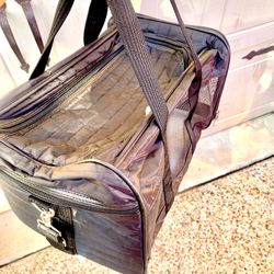 PET TRAVEL CARRIER 19”long X 13”wide(lots Of COMPARTMENTS )(great SHAPE & CONDITION:10/10)
