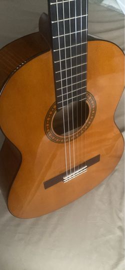 Yamaha 3/4 Guitar like new condition