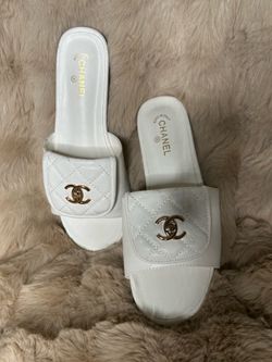 Chanel White Quilted Slide Sandals with Gold CC Logo – Women’s Size 42