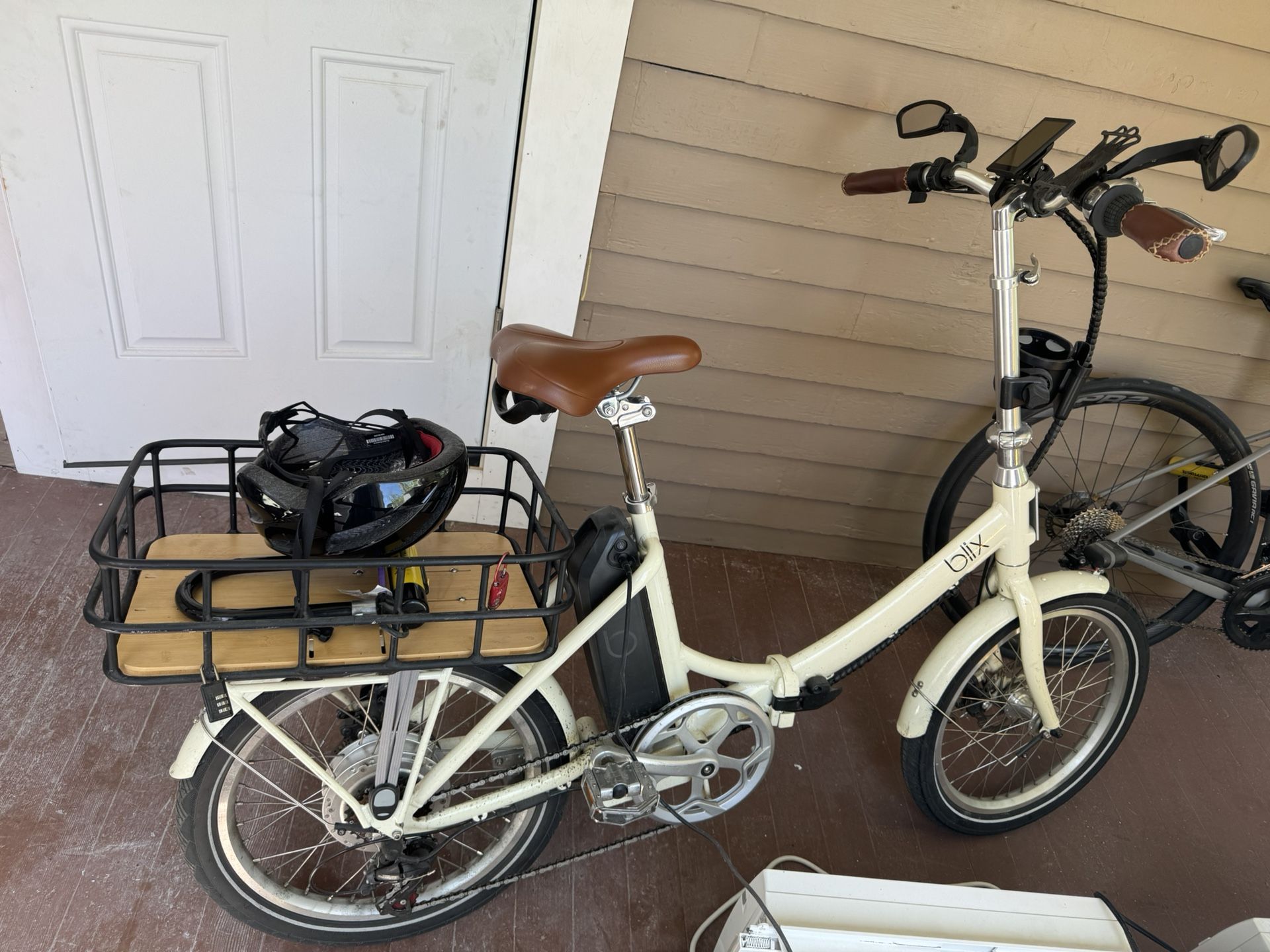 Vika+ Electric Folding Bike - Cream