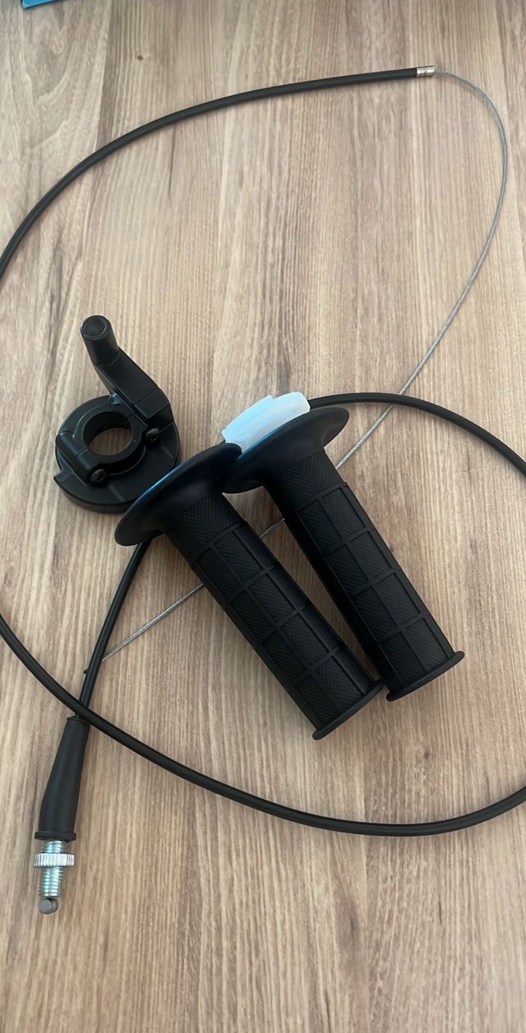 Throttle Handle Grips and Grip Cable