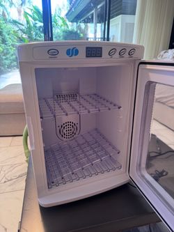 Mini fridge with UV light