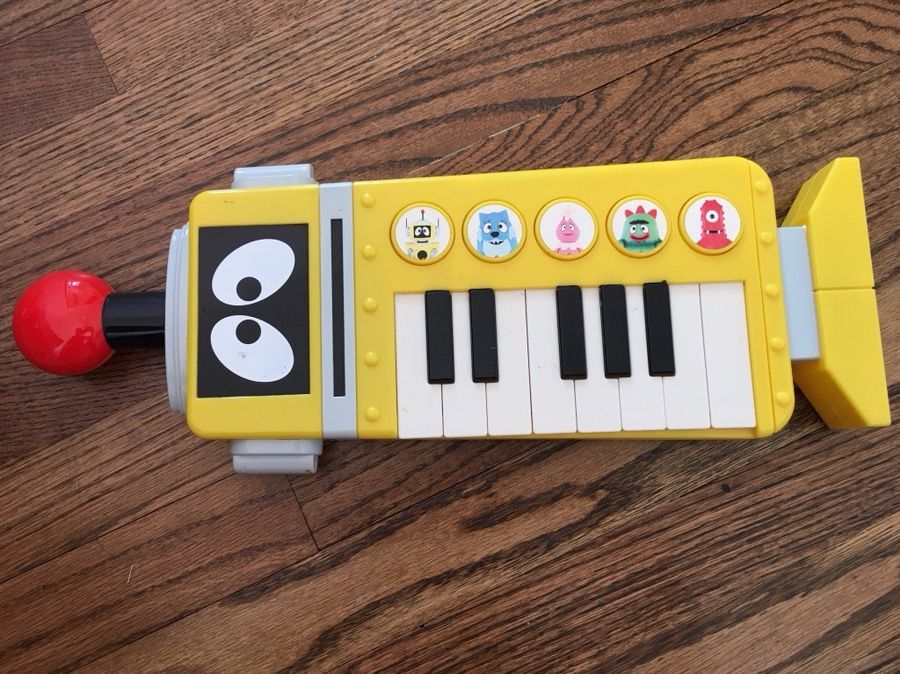 Rare Yo Gabba Gabba Plex Keytar music toy