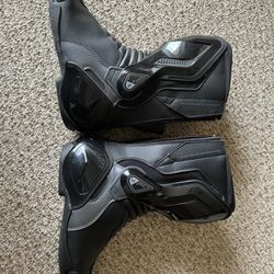 For Sale a pair of Dainese 2 D-WP Boots