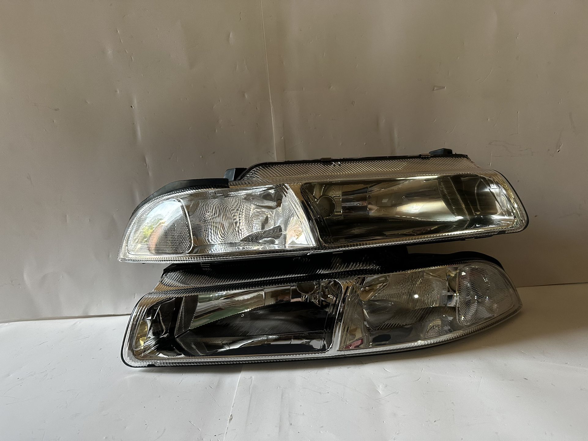 Chrysler Cirrus Headlight Year 95-00