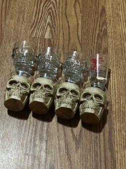 Halloween skull spooky shot glasses decor