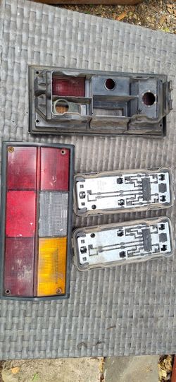 VW Vanagon Rear Lights Assembly 