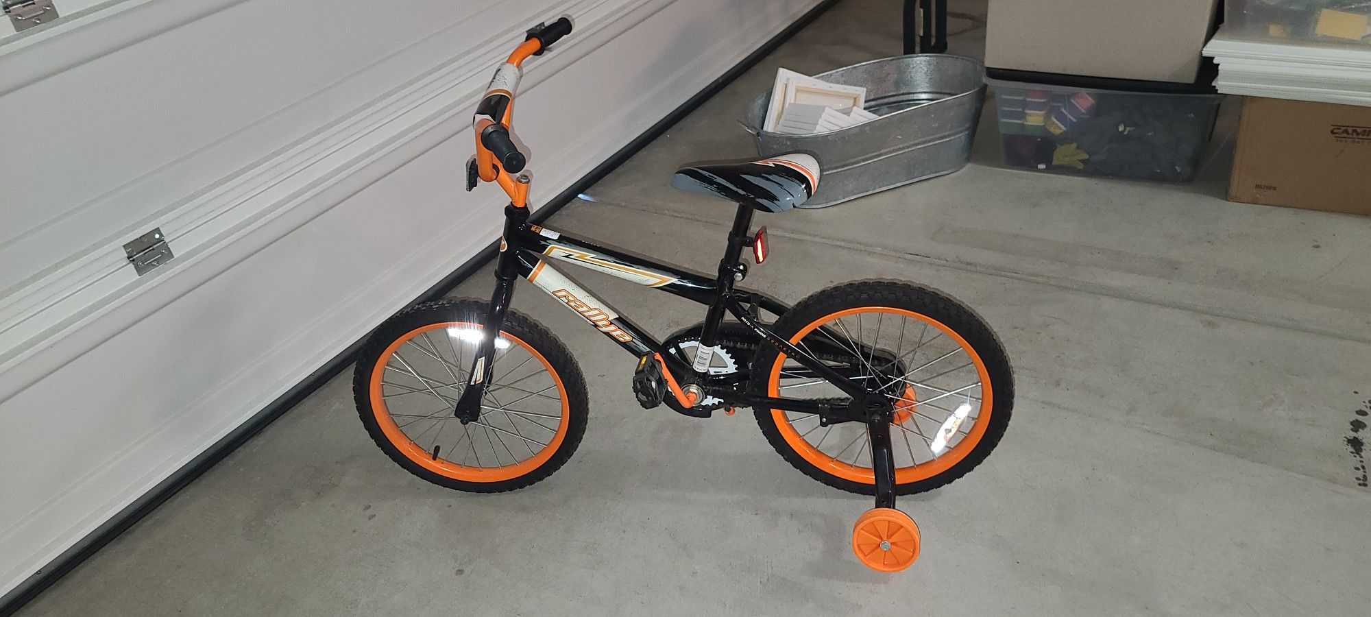 18in Rally E Kids Bike w/ Training Wheels