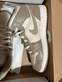 Air Jordan 1 Mid BG Legend Light Brown Khaki Phantom Size 7Y / Women’s 8.5