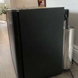 Mini Fridge 