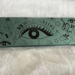 UD WILD GREENS EYESHADOW PALETTE