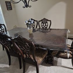 Dining Table And 6 Chairs 