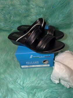 NIB Italian Shoemakers Black Leather Slide Sandals with Rhinestone Accent 10