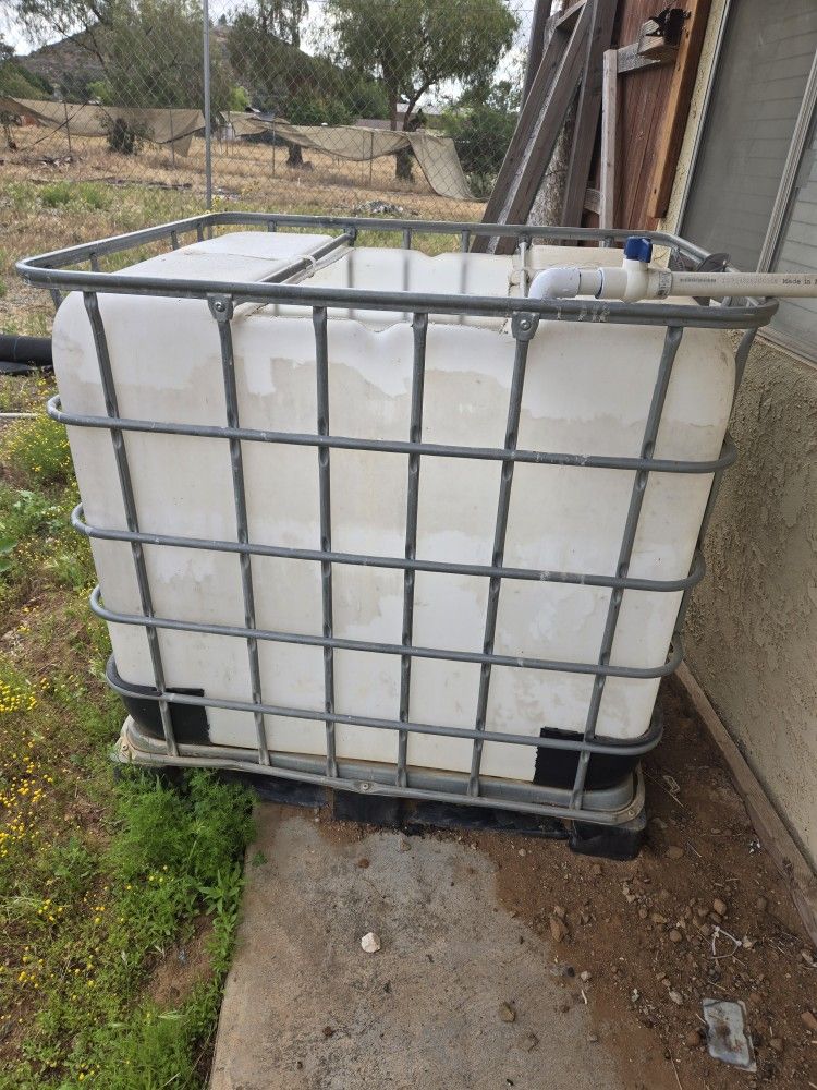 As Is. Best Offer. 330 Gallon Reservoir