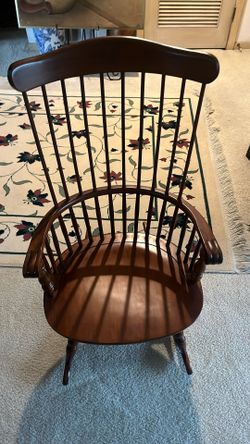 VINTAGE WINDSOR Comb Back Rocker