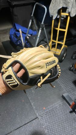 Marucci Glove