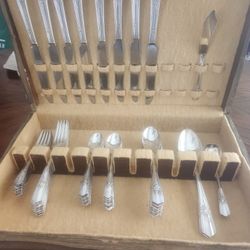 Beautiful Vintage Wallace Harmony House Silverplated Flatware Set and Case