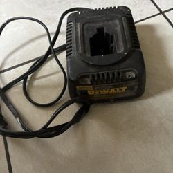 De Walt 18v Charger for Battery 