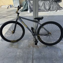 Throne Bloc Boi Frame 