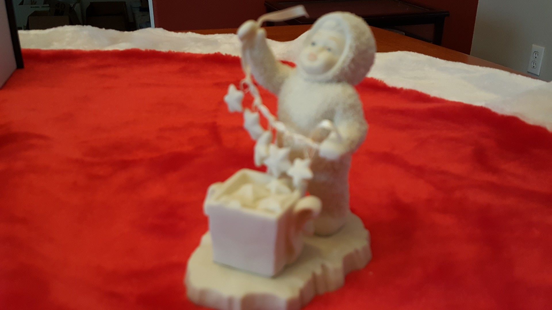 Snowbabies Porcelain Figurine "Stringing Fallen Stars"