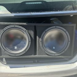 Triton 12-Inch subwoofers vented box W/ Amplifier 