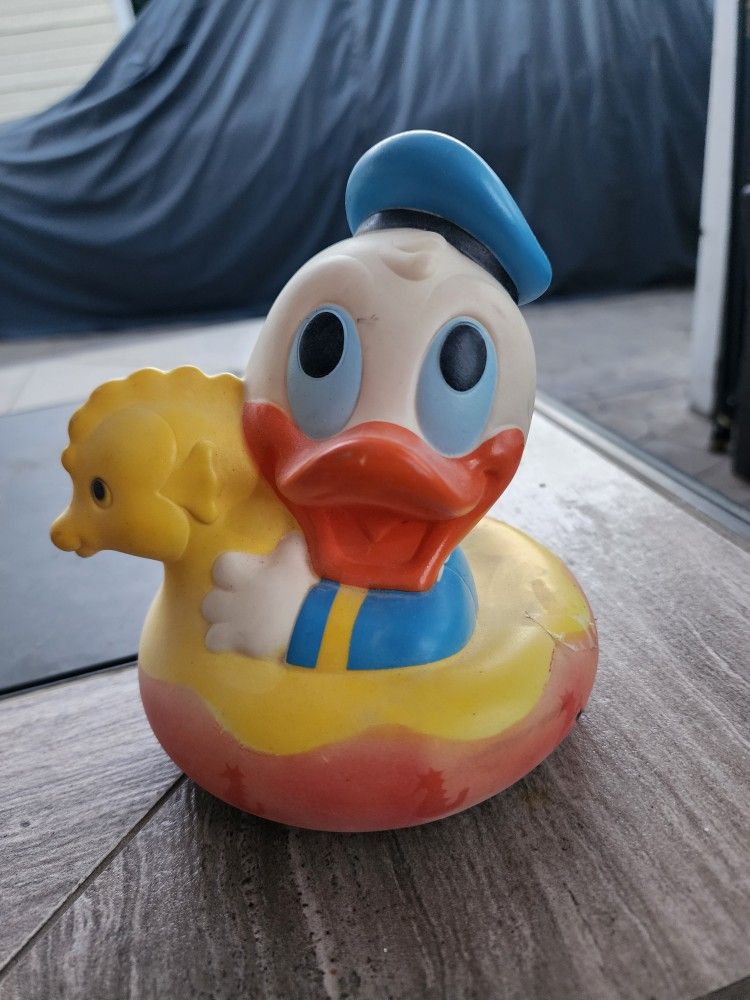 vintage 1980s disney Donald Duck rubber ducks bathtime toy collectible