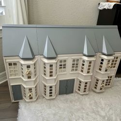 CLEAN High End Pottery Barn Dollhouse W Accessories 
