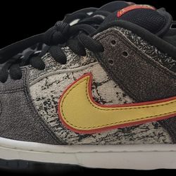 2014
Nike Dunk Low Premium SB QS 'Beijing