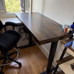48x24in Standing Desk And Chair 
