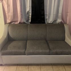 Queen size pull out couch
