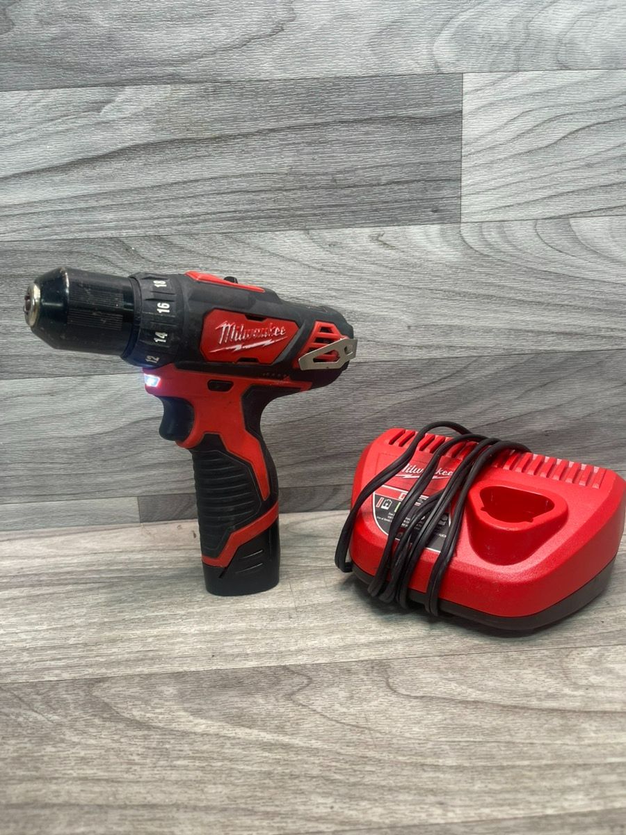 Milwaukee M12 Drill Kit 2407 (A1D025441)