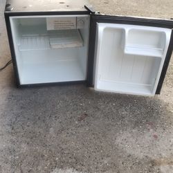 Galanz 1.7cu ft., Mini-fridge