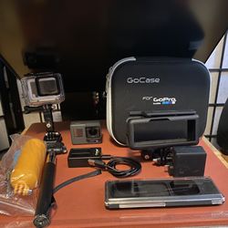 GoPro Hero 6 Come With Xtras Comes With 128gb SD Card